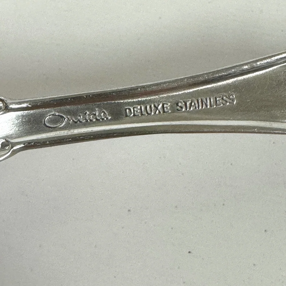 Oneida deluxe stainless